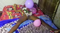 Afspelen Verras je ex met een cadeau voor een nat poesje: Magere tiener wordt hard geneukt met bukkake tijdens Kerstmis