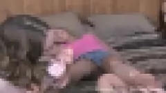 Reproducir Experimenta la máxima fantasía fetichista de pies con este ardiente trío lésbico que incluye medias, bdsm y dominación femenina.