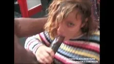 Jouer UNA RAGAZZA DI FERENTARI VUOLE ESSERE FIRMATA QUANDO SUCCHIA IL CAZZO E SCOPA MA SUCCHIA UN GROSSO CAZZO NERO