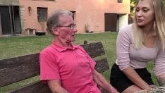 Oynat Romantik Öğrenciler 75 Yaşındaki Bir Parayla Becerdin Sikini Sikiyor