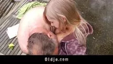 Oynat O büyükbaba fute yeğeni ile porno uyurken kız kardeşini futes
