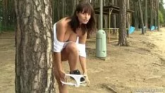 Reproducir Tattoasa se masturba junto al lago