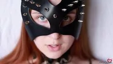 Reproduzir Ruiva sensual com inúmeras fantasias e lingerie