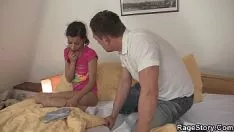 Afspelen Zonder sokken en roze T-shirt zuigt Lu Fratiso's lul