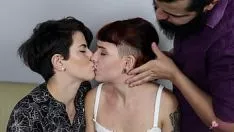 Play Lesbians can't get enough of sucking this girl's big cock