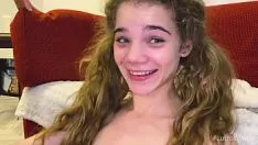 Jouer Elle joue au billard avec cette chatte porno puis elle se fait beaucoup baiser