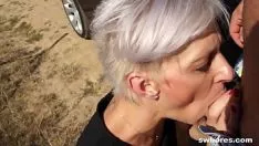 Redare Tipa agatata pe strada primeste bani pentru un mic video