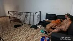 Afspelen Hij gaat akkoord met een vrouw met een grote kont om anale seks te hebben vanwege haar man
