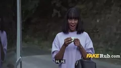 تشغيل يدفع Black Stranger لصالح Samantha Cruz الغريبة في الهواء الطلق