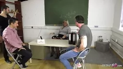 Afspelen Duitse milf tatjana jong in hard drietal na school
