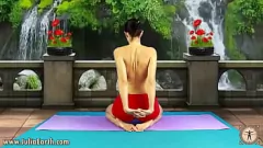 Jouer Sfida GPP all'aperto di Julia V Earth: allungamenti e presse per la costruzione muscolare, con petto nudo